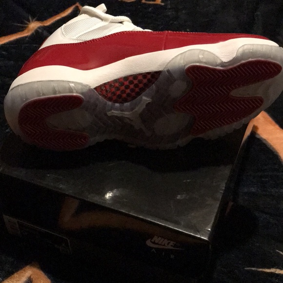 S🚫LD NIB MEN’S AIR JORDAN 11 CHERRY RED SIZE: 9 DROP DATE: 12/10/22 - Picture 5 of 15